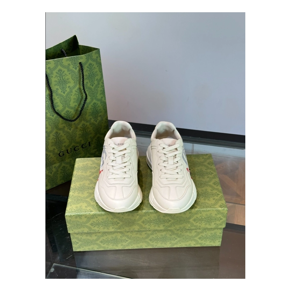FashionStatement,GUCCI,IconicStyle,ItalianCraftsmanship,LuxuryFootwear,SNEAKER