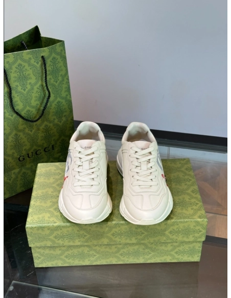 FashionStatement,GUCCI,IconicStyle,ItalianCraftsmanship,LuxuryFootwear,SNEAKER