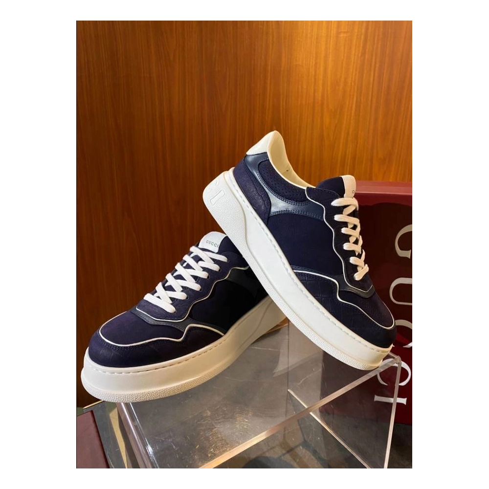 FashionStatement,GUCCI,IconicStyle,ItalianCraftsmanship,LuxuryFootwear,SNEAKER