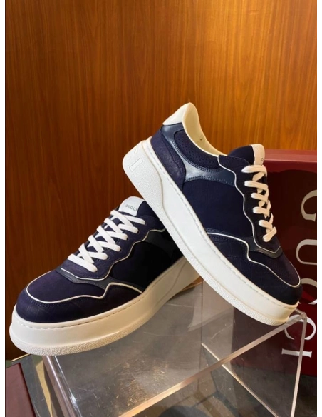 FashionStatement,GUCCI,IconicStyle,ItalianCraftsmanship,LuxuryFootwear,SNEAKER