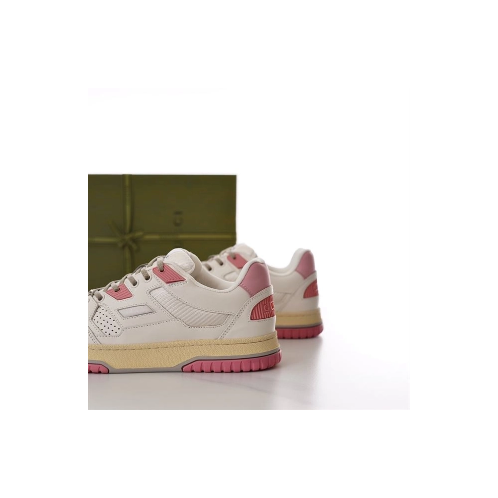 FashionStatement,GUCCI,IconicStyle,ItalianCraftsmanship,LuxuryFootwear,SNEAKER