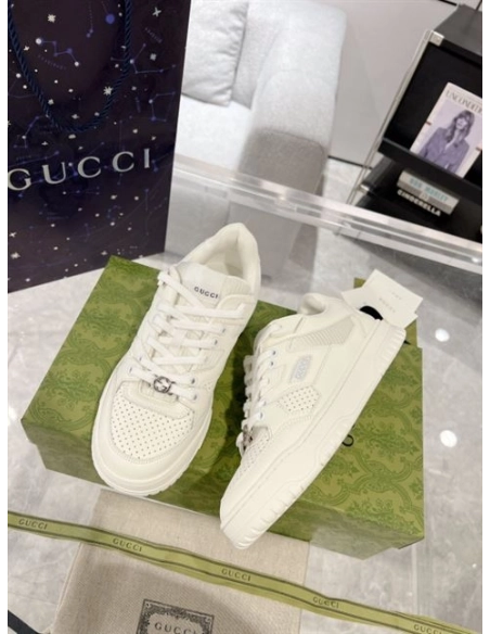 FashionStatement,GUCCI,IconicStyle,ItalianCraftsmanship,LuxuryFootwear,SNEAKER