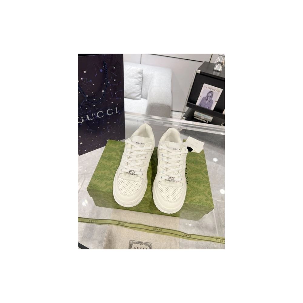 FashionStatement,GUCCI,IconicStyle,ItalianCraftsmanship,LuxuryFootwear,SNEAKER