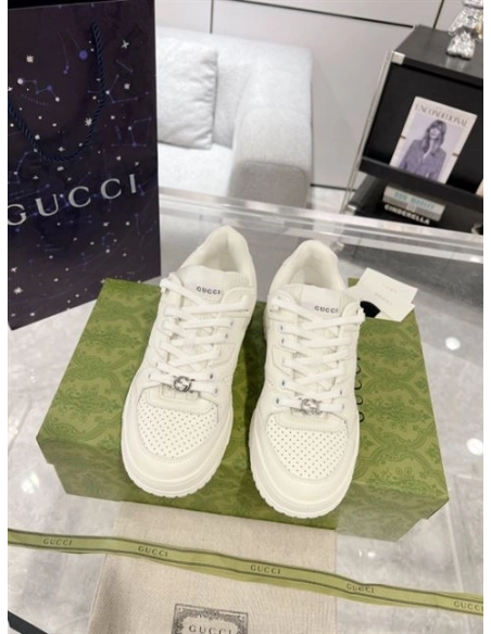 FashionStatement,GUCCI,IconicStyle,ItalianCraftsmanship,LuxuryFootwear,SNEAKER