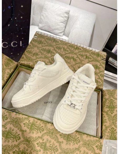 FashionStatement,GUCCI,IconicStyle,ItalianCraftsmanship,LuxuryFootwear,SNEAKER