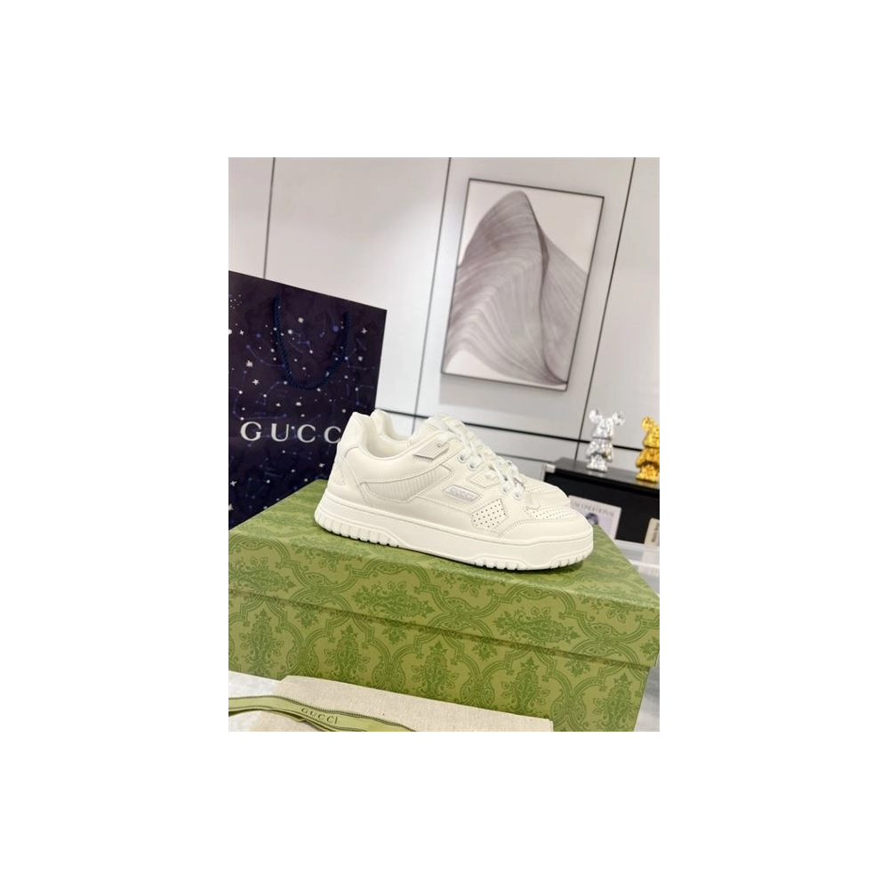 FashionStatement,GUCCI,IconicStyle,ItalianCraftsmanship,LuxuryFootwear,SNEAKER