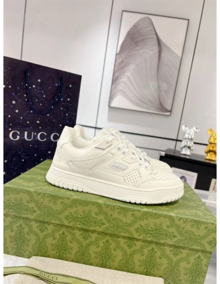 FashionStatement,GUCCI,IconicStyle,ItalianCraftsmanship,LuxuryFootwear,SNEAKER
