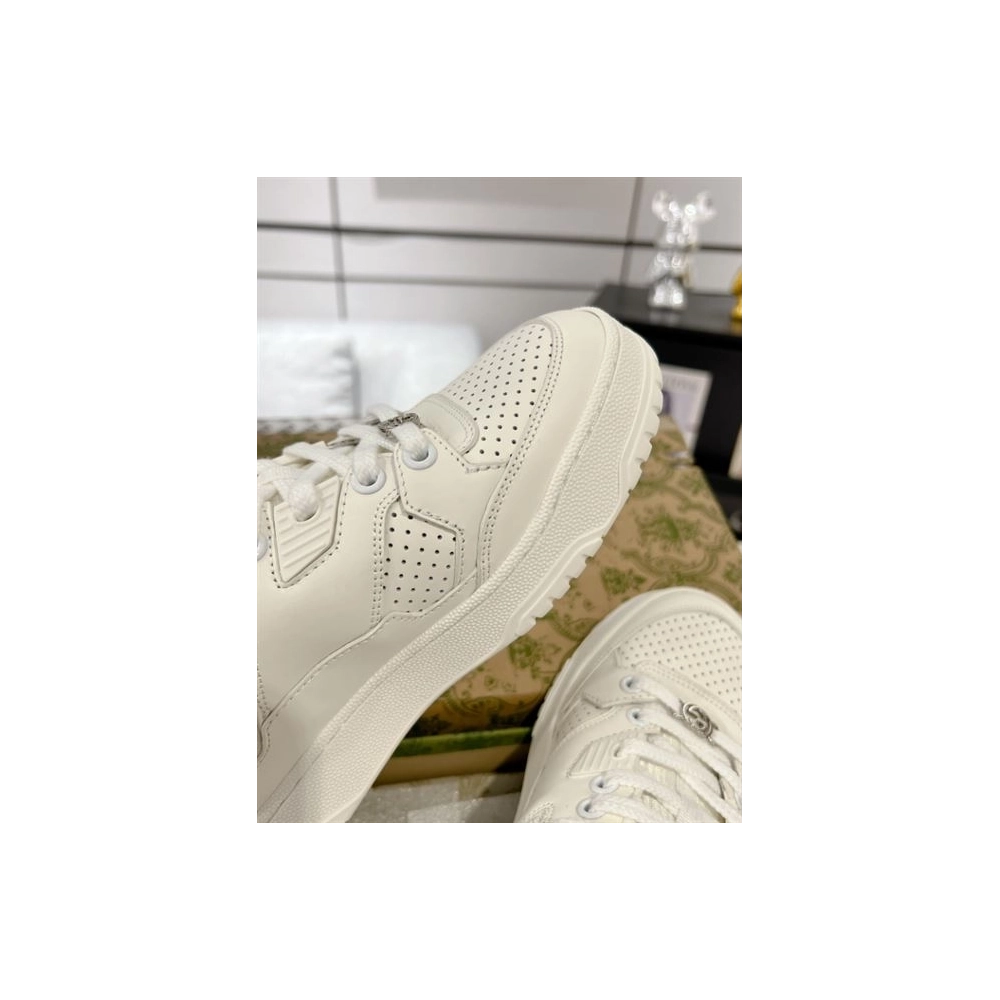 FashionStatement,GUCCI,IconicStyle,ItalianCraftsmanship,LuxuryFootwear,SNEAKER