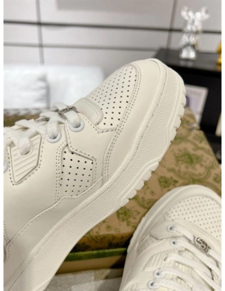 FashionStatement,GUCCI,IconicStyle,ItalianCraftsmanship,LuxuryFootwear,SNEAKER