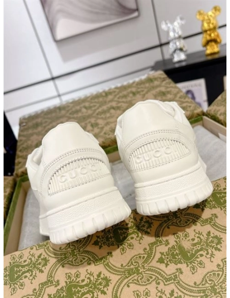 FashionStatement,GUCCI,IconicStyle,ItalianCraftsmanship,LuxuryFootwear,SNEAKER