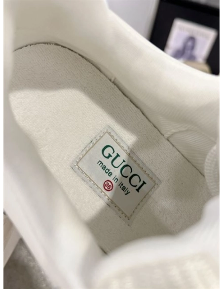 FashionStatement,GUCCI,IconicStyle,ItalianCraftsmanship,LuxuryFootwear,SNEAKER