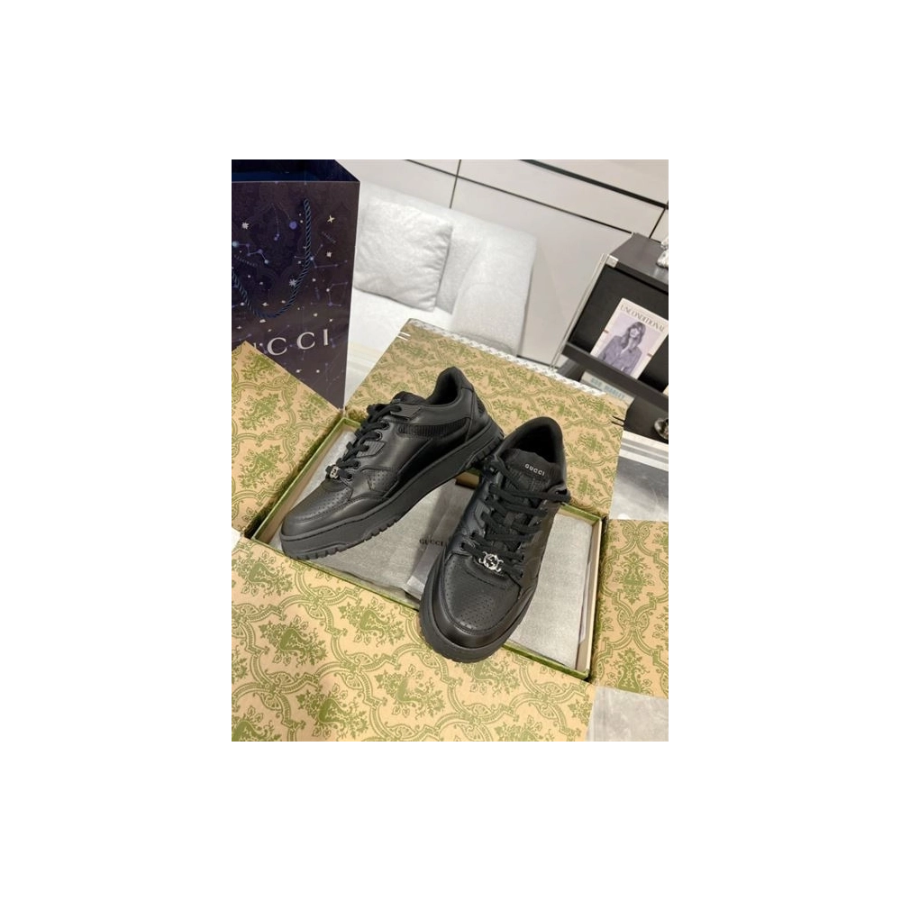 FashionStatement,GUCCI,IconicStyle,ItalianCraftsmanship,LuxuryFootwear,SNEAKER