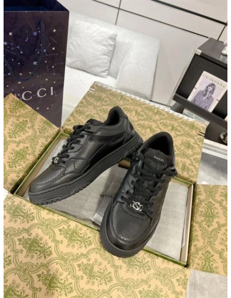FashionStatement,GUCCI,IconicStyle,ItalianCraftsmanship,LuxuryFootwear,SNEAKER