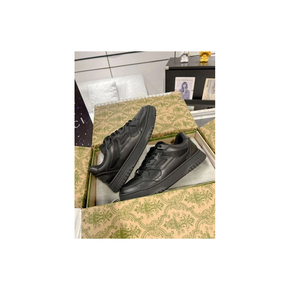 FashionStatement,GUCCI,IconicStyle,ItalianCraftsmanship,LuxuryFootwear,SNEAKER