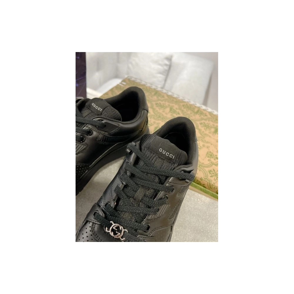 FashionStatement,GUCCI,IconicStyle,ItalianCraftsmanship,LuxuryFootwear,SNEAKER