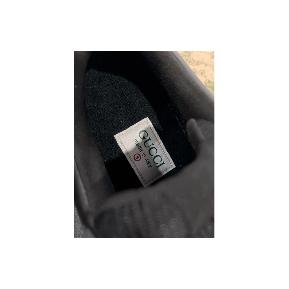 FashionStatement,GUCCI,IconicStyle,ItalianCraftsmanship,LuxuryFootwear,SNEAKER