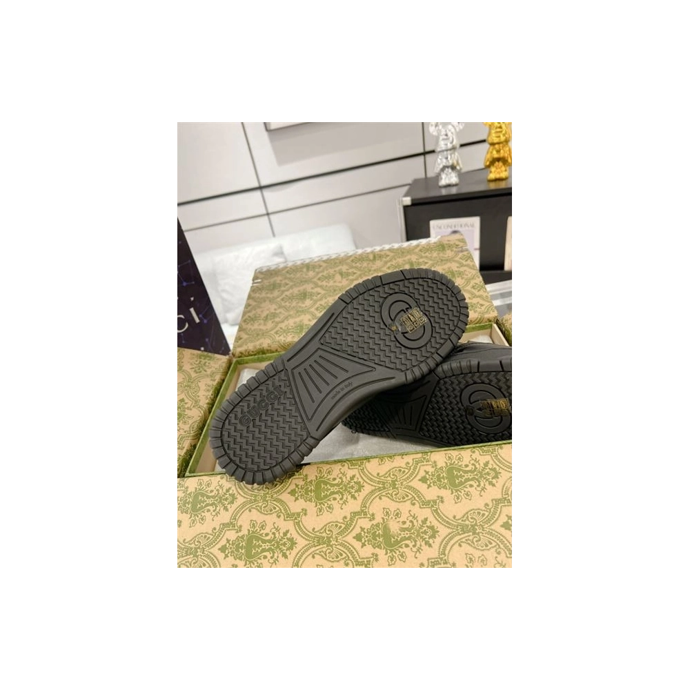 FashionStatement,GUCCI,IconicStyle,ItalianCraftsmanship,LuxuryFootwear,SNEAKER