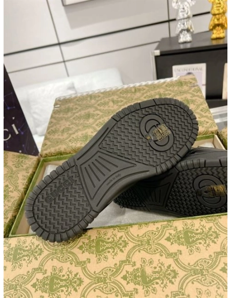 FashionStatement,GUCCI,IconicStyle,ItalianCraftsmanship,LuxuryFootwear,SNEAKER