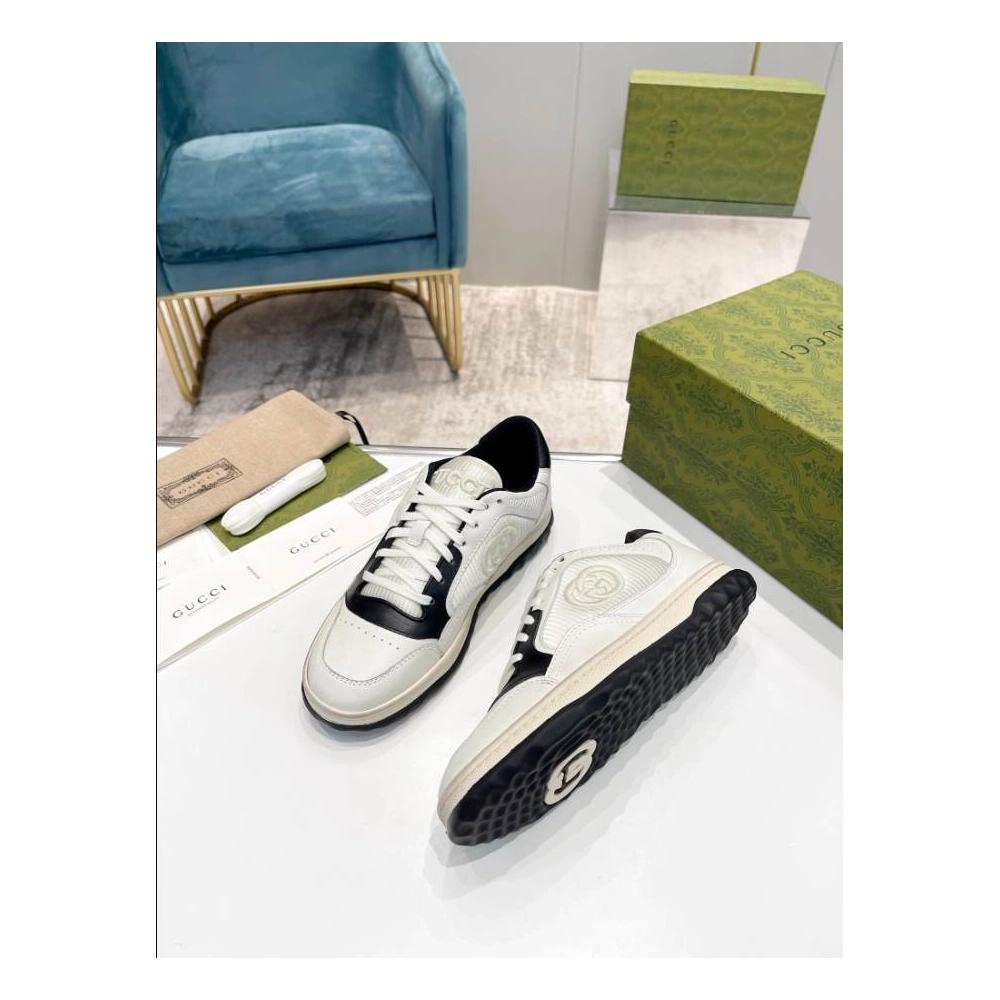 FashionStatement,GUCCI,IconicStyle,ItalianCraftsmanship,LuxuryFootwear,SNEAKER