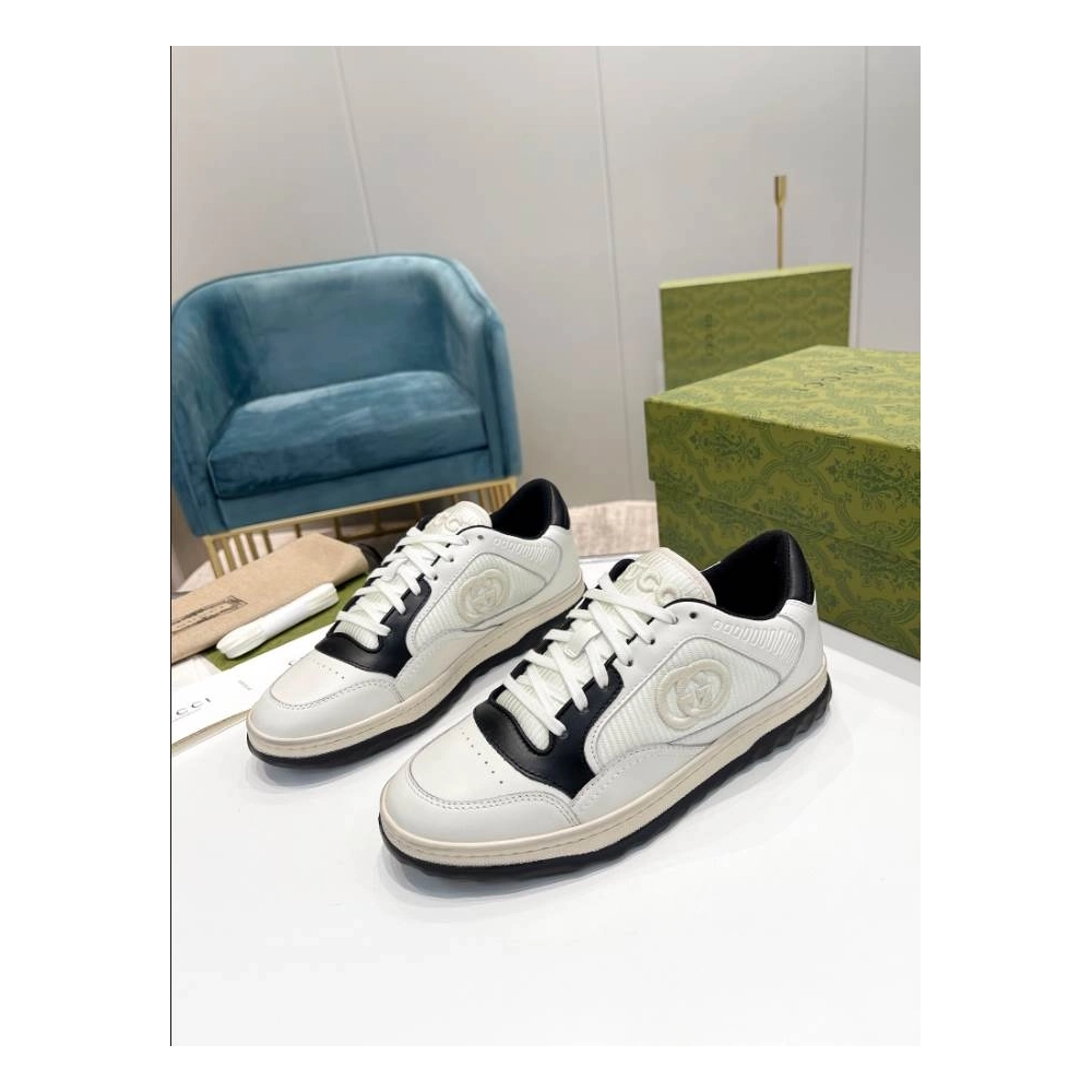 FashionStatement,GUCCI,IconicStyle,ItalianCraftsmanship,LuxuryFootwear,SNEAKER