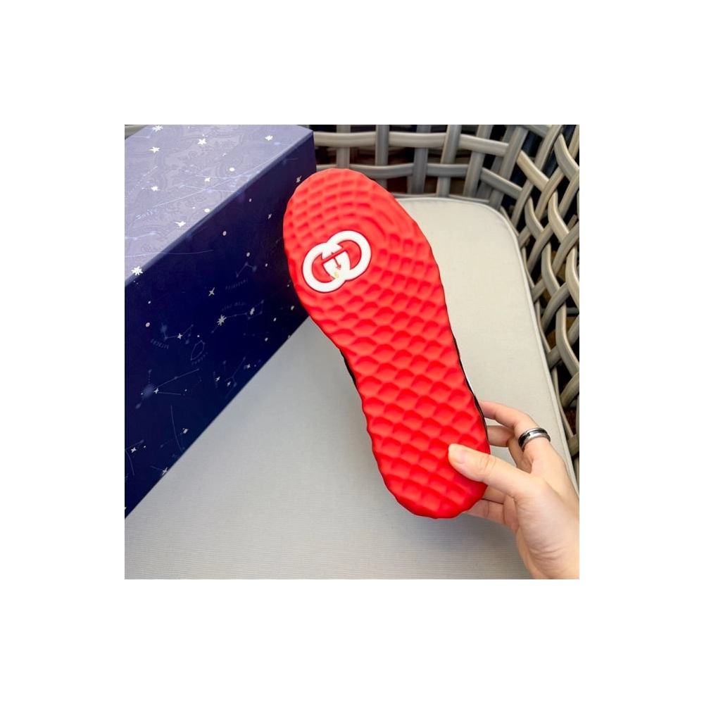 FashionStatement,GUCCI,IconicStyle,ItalianCraftsmanship,LuxuryFootwear,SNEAKER