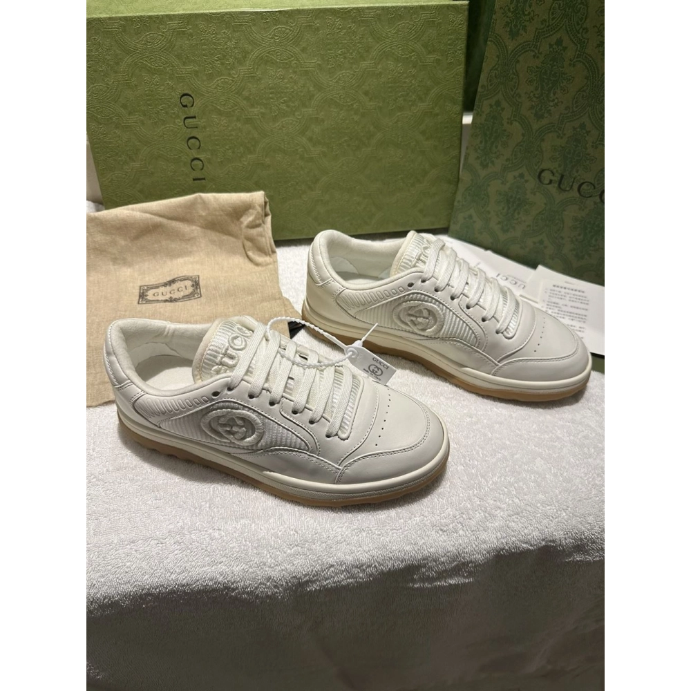 FashionStatement,GUCCI,IconicStyle,ItalianCraftsmanship,LuxuryFootwear,SNEAKER
