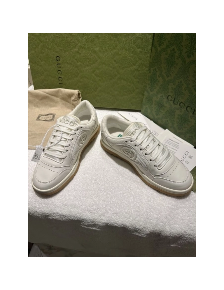 FashionStatement,GUCCI,IconicStyle,ItalianCraftsmanship,LuxuryFootwear,SNEAKER