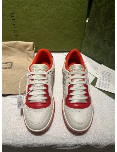 FashionStatement,GUCCI,IconicStyle,ItalianCraftsmanship,LuxuryFootwear,SNEAKER