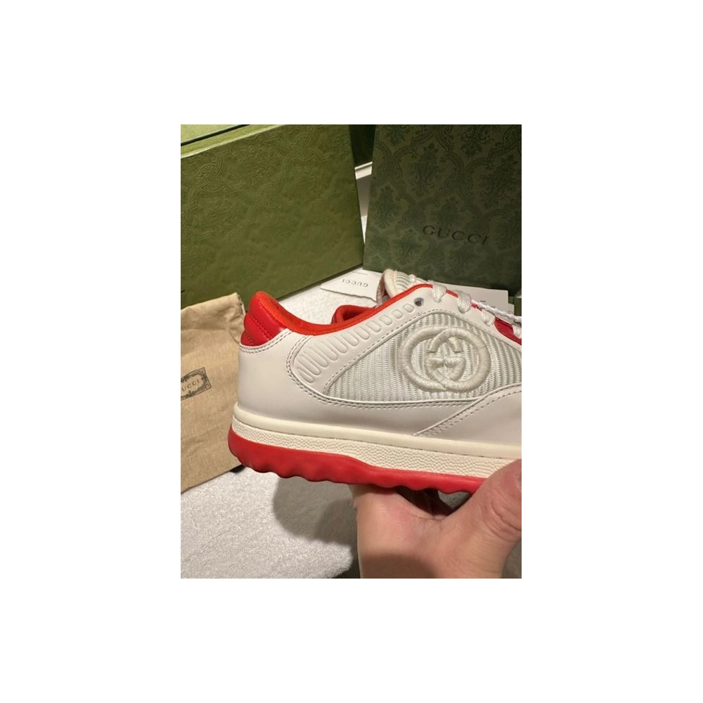 FashionStatement,GUCCI,IconicStyle,ItalianCraftsmanship,LuxuryFootwear,SNEAKER