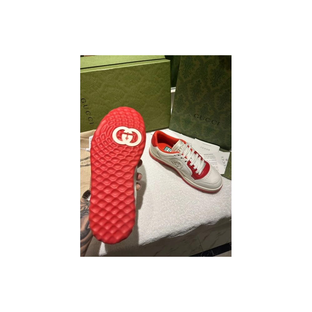 FashionStatement,GUCCI,IconicStyle,ItalianCraftsmanship,LuxuryFootwear,SNEAKER