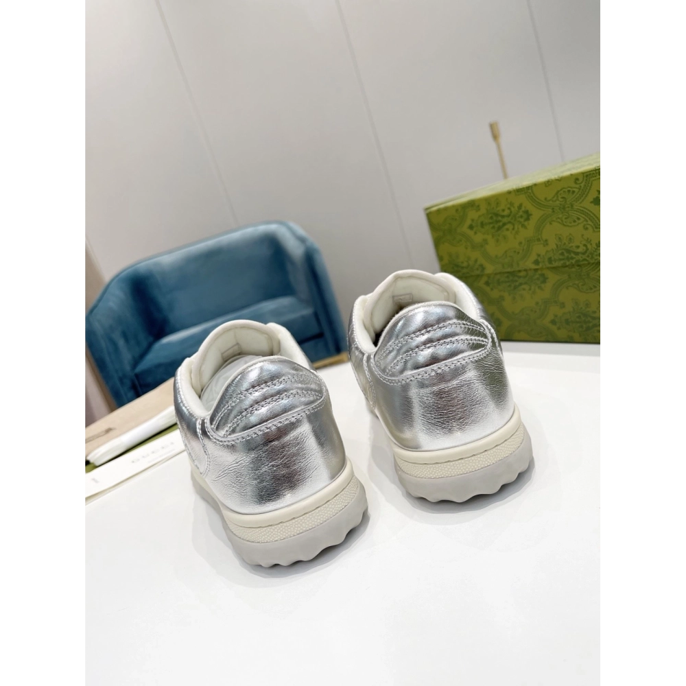 FashionStatement,GUCCI,IconicStyle,ItalianCraftsmanship,LuxuryFootwear,SNEAKER