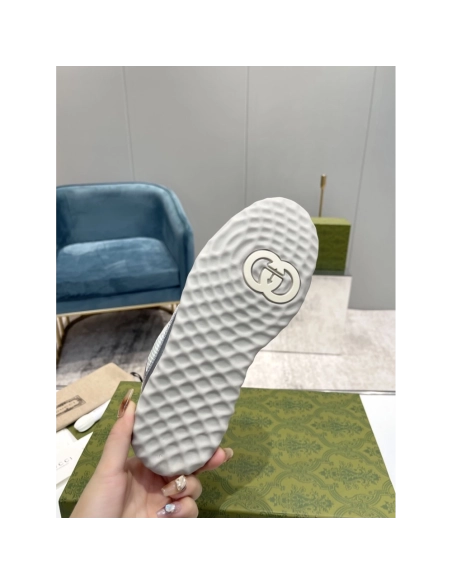 FashionStatement,GUCCI,IconicStyle,ItalianCraftsmanship,LuxuryFootwear,SNEAKER