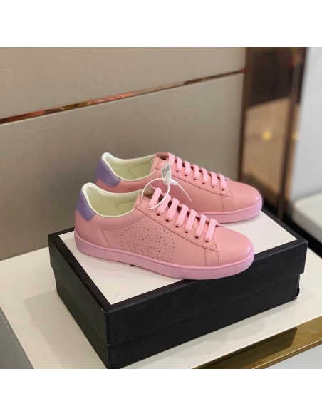 FashionStatement,GUCCI,IconicStyle,ItalianCraftsmanship,LuxuryFootwear,SNEAKER