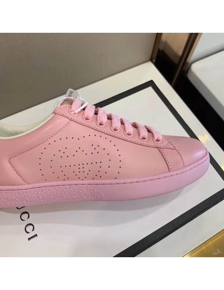 FashionStatement,GUCCI,IconicStyle,ItalianCraftsmanship,LuxuryFootwear,SNEAKER