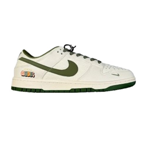 FashionStatement,GUCCI,IconicStyle,ItalianCraftsmanship,LuxuryFootwear,SNEAKER