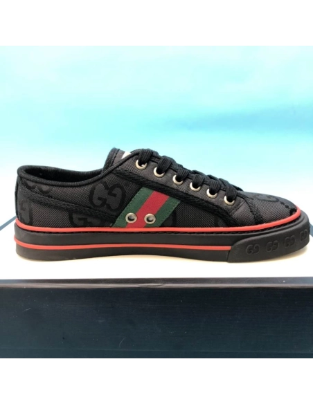 FashionStatement,GUCCI,IconicStyle,ItalianCraftsmanship,LuxuryFootwear,SNEAKER