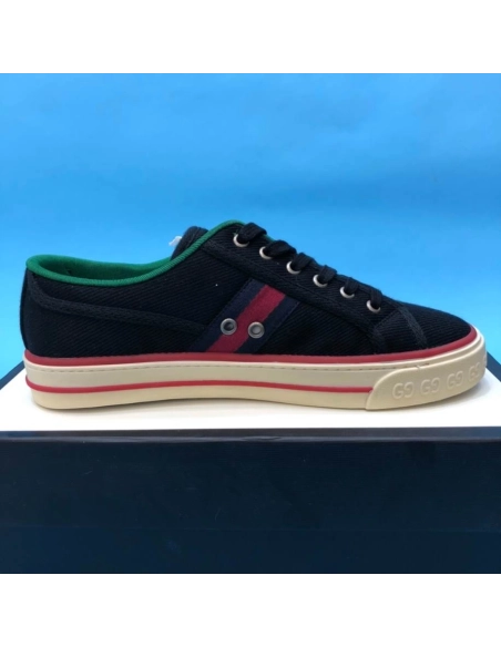 FashionStatement,GUCCI,IconicStyle,ItalianCraftsmanship,LuxuryFootwear,SNEAKER