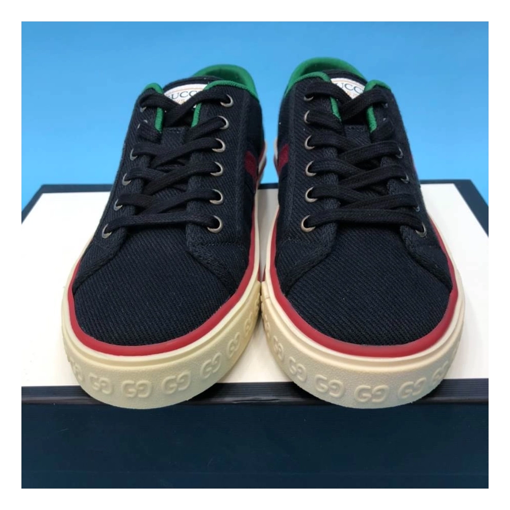 FashionStatement,GUCCI,IconicStyle,ItalianCraftsmanship,LuxuryFootwear,SNEAKER