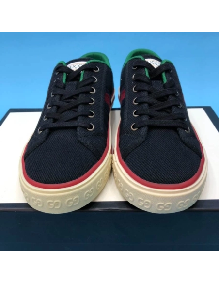 FashionStatement,GUCCI,IconicStyle,ItalianCraftsmanship,LuxuryFootwear,SNEAKER