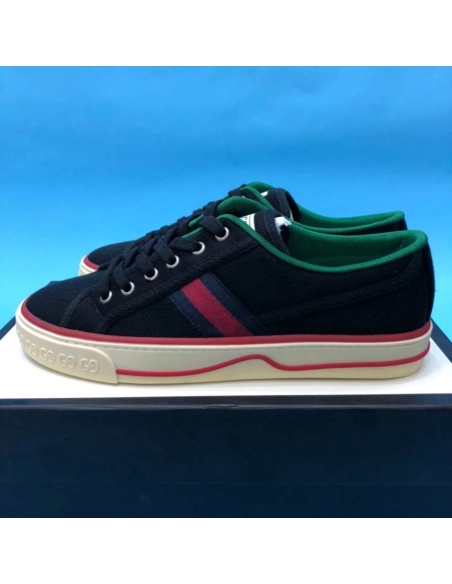 FashionStatement,GUCCI,IconicStyle,ItalianCraftsmanship,LuxuryFootwear,SNEAKER