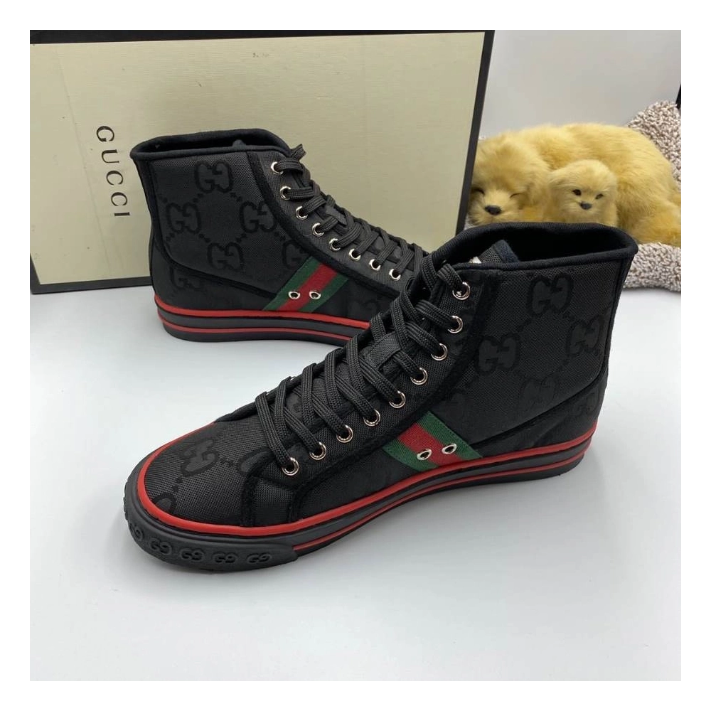 FashionStatement,GUCCI,IconicStyle,ItalianCraftsmanship,LuxuryFootwear,SNEAKER