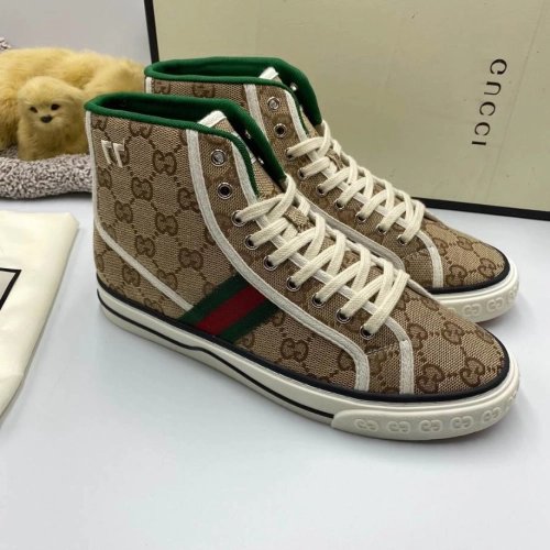 FashionStatement,GUCCI,IconicStyle,ItalianCraftsmanship,LuxuryFootwear,SNEAKER