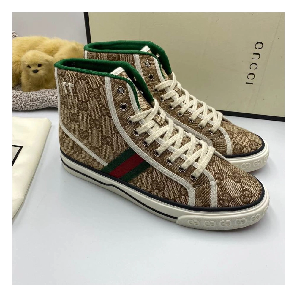 FashionStatement,GUCCI,IconicStyle,ItalianCraftsmanship,LuxuryFootwear,SNEAKER