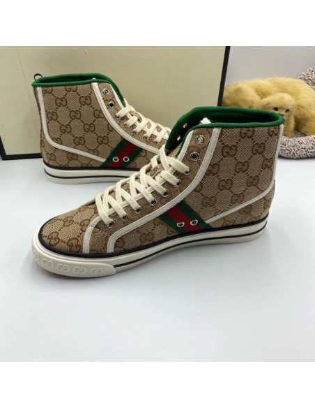 FashionStatement,GUCCI,IconicStyle,ItalianCraftsmanship,LuxuryFootwear,SNEAKER