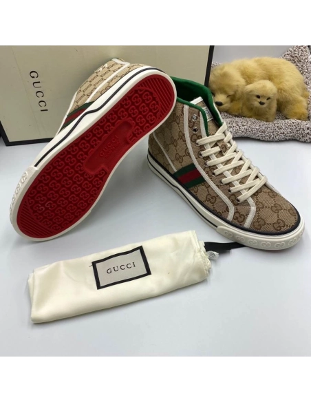 FashionStatement,GUCCI,IconicStyle,ItalianCraftsmanship,LuxuryFootwear,SNEAKER