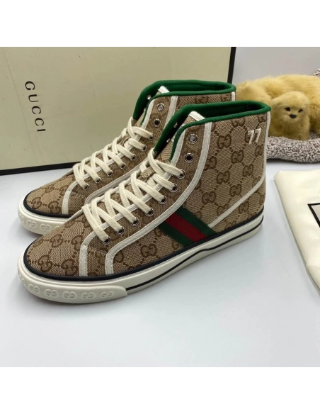 FashionStatement,GUCCI,IconicStyle,ItalianCraftsmanship,LuxuryFootwear,SNEAKER