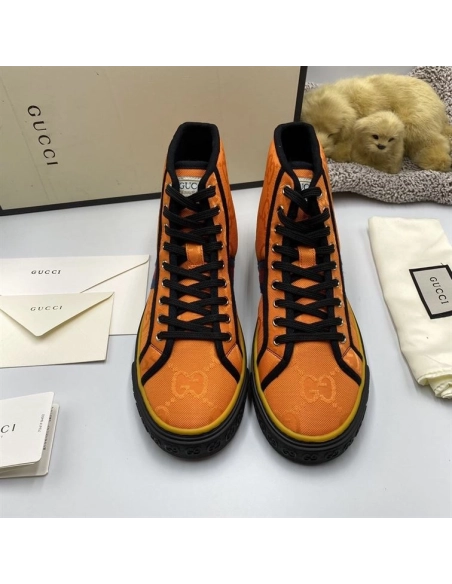 GUCCI,IconicStyle,ItalianCraftsmanship,LOW-TOP,LuxuryFootwear,SNEAKER