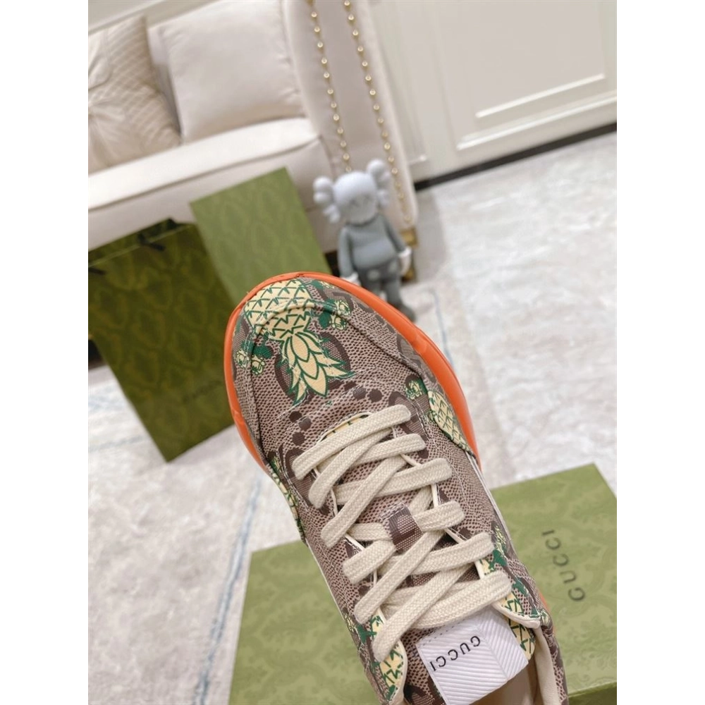 FashionStatement,GUCCI,IconicStyle,ItalianCraftsmanship,LuxuryFootwear,SNEAKER