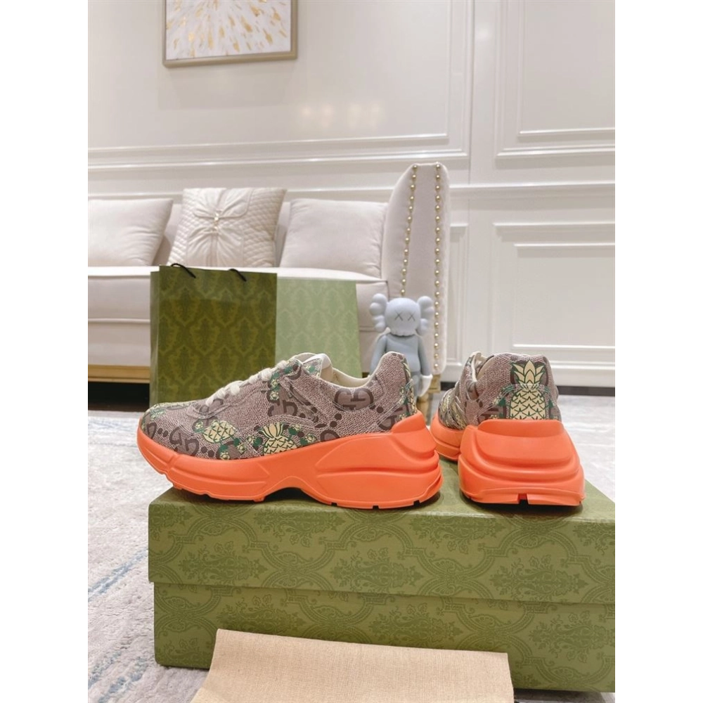 FashionStatement,GUCCI,IconicStyle,ItalianCraftsmanship,LuxuryFootwear,SNEAKER