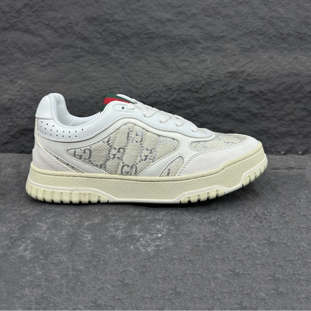 FashionStatement,GUCCI,IconicStyle,ItalianCraftsmanship,LuxuryFootwear,SNEAKER
